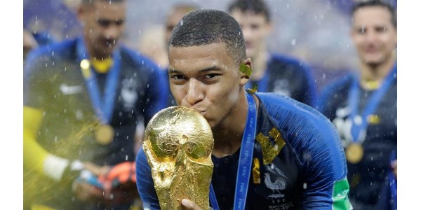 Szczytowa rozmowa między LeBronem Jamesem i Kylianem Mbappe